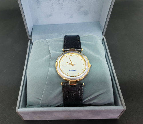 Hyundai Quartz Watch with leather strap- Boxed -Look unused ..needs Battery