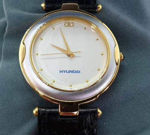 Hyundai Quartz Watch with leather strap- Boxed -Look unused ..needs Battery