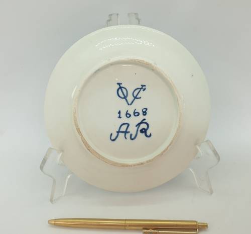 Antique porcelain plate with 1668 OVC AR Stamp 159mm
