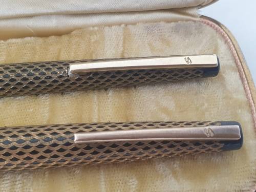 1970's Lady 904 Sheaffer Fountain Pen (No Converter) & Ball pen (no refill) in Metal Sheaffer case