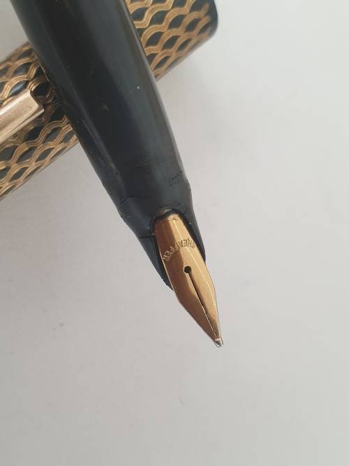 1970's Lady 904 Sheaffer Fountain Pen (No Converter) & Ball pen (no refill) in Metal Sheaffer case