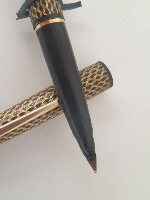 1970's Lady 904 Sheaffer Fountain Pen (No Converter) & Ball pen (no refill) in Metal Sheaffer case