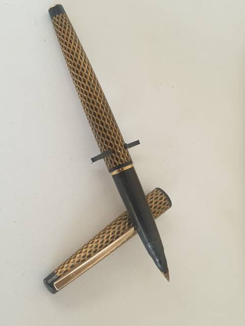 1970's Lady 904 Sheaffer Fountain Pen (No Converter) & Ball pen (no refill) in Metal Sheaffer case