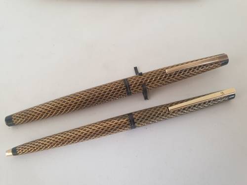 1970's Lady 904 Sheaffer Fountain Pen (No Converter) & Ball pen (no refill) in Metal Sheaffer case