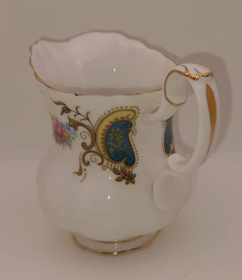 Vintage Royal Albert Berkeley coffee Creamer 90x110x70mm (Hairline Crack )