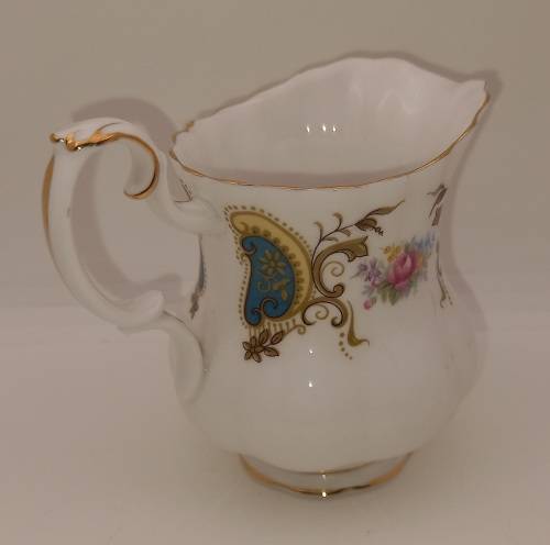 Vintage Royal Albert Berkeley coffee Creamer 90x110x70mm (Hairline Crack )