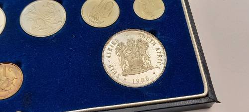 1986 S.A Mint Proof Coin Set with Silver R1