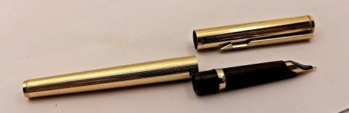 Vintage1980`s Parker Arrow(Rolled Gold -Plated) Fountain Pen -No Cartridge