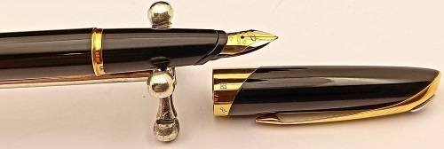 Unused Black Ellipse Parker Fountain Pen with 18kt Gold 750  Medium Nib in Box -Made in France