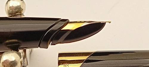 Unused Black Ellipse Parker Fountain Pen with 18kt Gold 750  Medium Nib in Box -Made in France