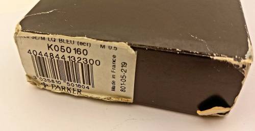 Unused Black Ellipse Parker Fountain Pen with 18kt Gold 750  Medium Nib in Box -Made in France