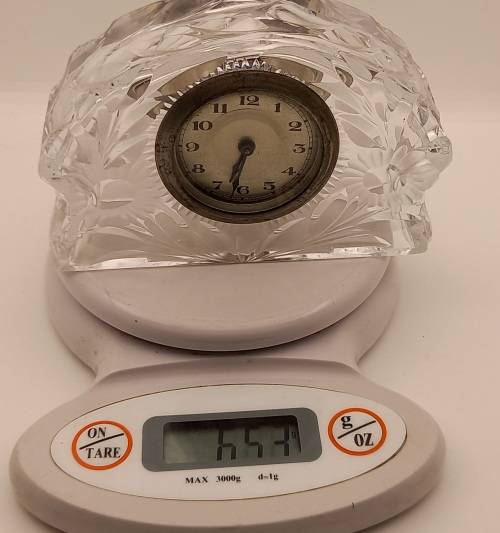 Vintage Crystal Clock ( clock need service or repairs) only runs for few minutes