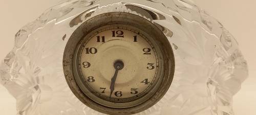 Vintage Crystal Clock ( clock need service or repairs) only runs for few minutes
