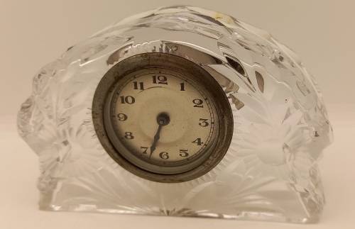 Vintage Crystal Clock ( clock need service or repairs) only runs for few minutes