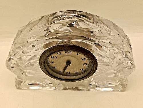 Vintage Crystal Clock ( clock need service or repairs) only runs for few minutes
