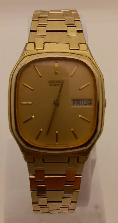 Pre-owned Vintage 1980 Seiko 5933-5010 Mens Quarts watch 010557-Working -strap need repairs