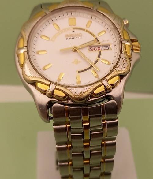 Vintage Seiko Kinetic Automatic watch 5M63A Movement -Runs then stops.- Lens chipped