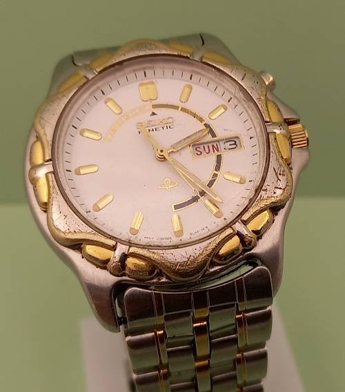 Vintage Seiko Kinetic Automatic watch 5M63A Movement -Runs then stops.- Lens chipped