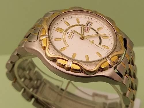 Vintage Seiko Kinetic Automatic watch 5M63A Movement -Runs then stops.- Lens chipped