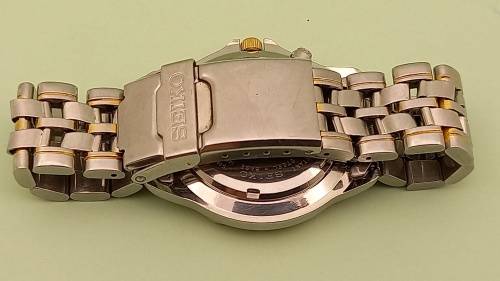 Vintage Seiko Kinetic Automatic watch 5M63A Movement -Runs then stops.- Lens chipped