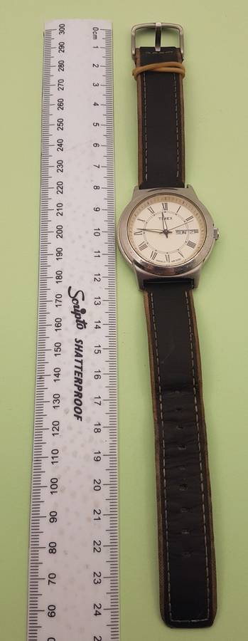 Pre-owned Mens Timex Indiglo WR50M Quarts watch - Working -Leather Strap