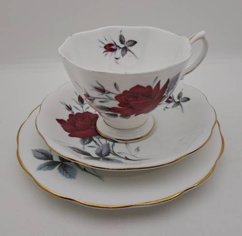 Vintage Royal Albert Bone China `Sweet Romance` Trio -see condition