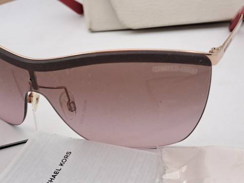 Pre-owned Michael Kors Sunglasses with case and documentation with cloth