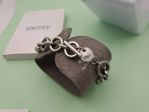 Unused-DKNY Ladies Quartz Analogue Watch NY-4873 With Stainless Steel Band -Donna Karan New York