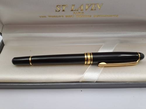Pre-owned  ST.Lavin Ball pen  -Paris-Personalised THE CAP DOES NOT FIT TIGHT In Case