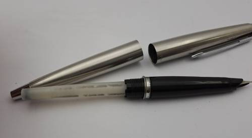 Pre-owned Parker Fountain Pen made in England (Ink Tested)
