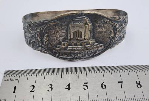 Vintage Voortrekker Monument napkin ring (could be silver) 70x30x35mm