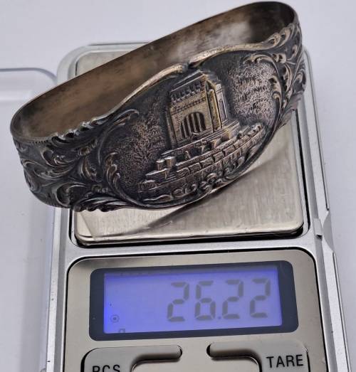 Vintage Voortrekker Monument napkin ring (could be silver) 70x30x35mm