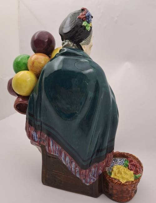Vintage Royal Doulton ''The Old Lady Balloon Seller"  HN1315 Figurine 195x150x100mm