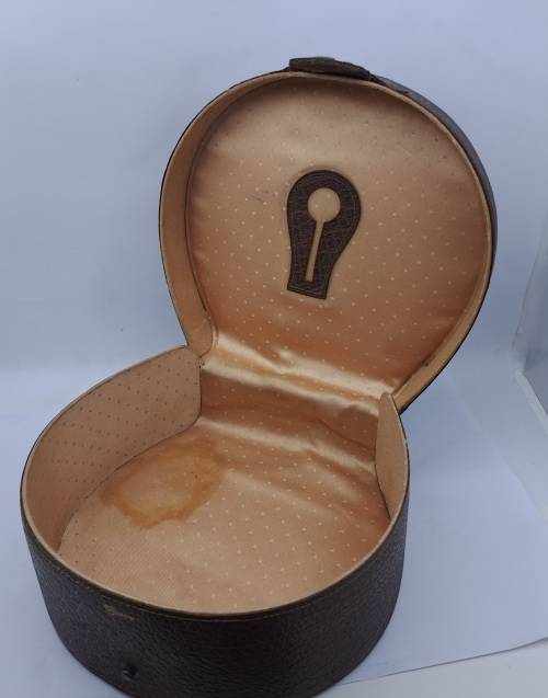 Antique Genuine Leather Colar Box 70x180mm (stain on Inside)
