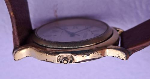 Pre-Owned Guess watch (working but HAS NO GROWN)