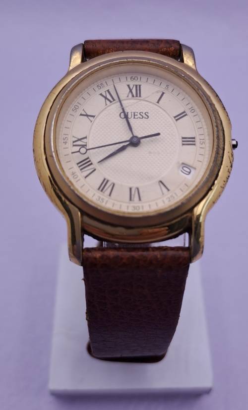Pre-Owned Guess watch (working but HAS NO GROWN)