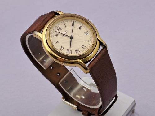 Pre-Owned Guess watch (working but HAS NO GROWN)