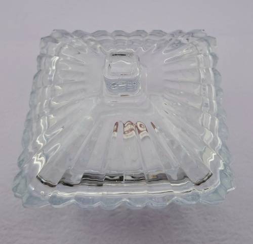 Unused Green Apple deli glassware Trinket box -still in Box 90x12x12cm