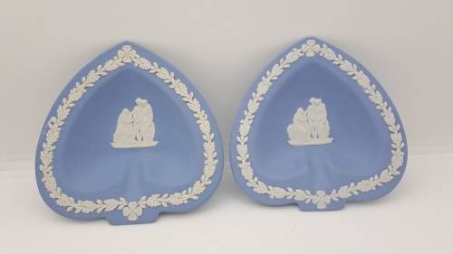 2 Vintage Wedgwood Jasper ashtrays 115mmx115mm
