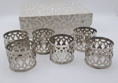 4 Vintage Silver Plated Napkin Rings in Box