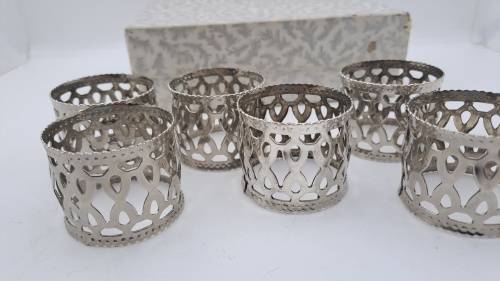 4 Vintage Silver Plated Napkin Rings in Box