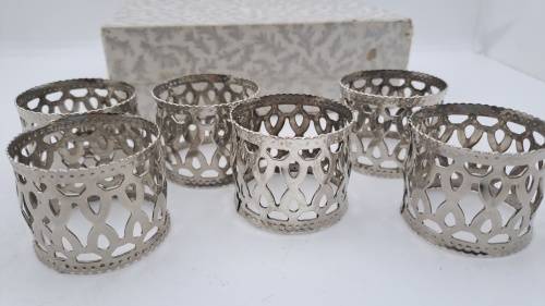 4 Vintage Silver Plated Napkin Rings in Box