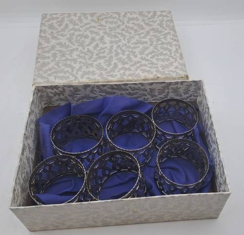 4 Vintage Silver Plated Napkin Rings in Box