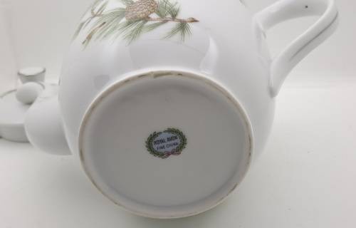 Vintage Royal Avon Tea Pot 170x250x125mm