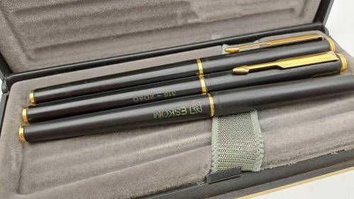 Pre-owned 3 Vintage Black and Gold Parkers Fountain Pen, 2 x Rollerballs Branded in Case