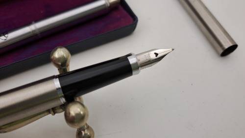 Pre-Owned Sheaffer Fountain Pen and Ball Point Pen (Branded) in Case