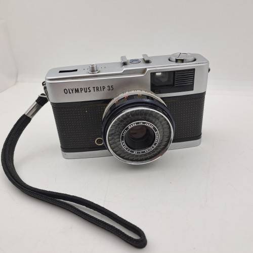 Collectable Vintage 1967-1984 Olympus Trip 35 -35mm compact Camera-with a used film inside