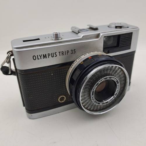 Collectable Vintage 1967-1984 Olympus Trip 35 -35mm compact Camera-with a used film inside