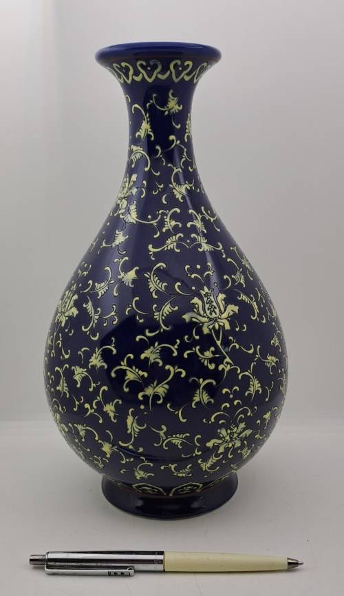 Antique Chinese Vase 265mm x 145mm QIANLONG SIX-CHARACTER SEAL MARK