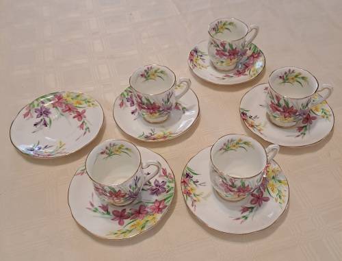 1950`s Royal Standard Garden Glory Demitasse 5 Cups ,6 Saucers (1 Cup chipped and 1 hairline Crack)